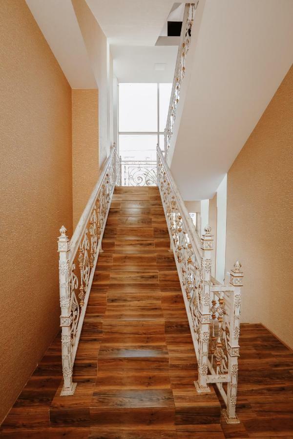Sresidence Tbilisi Esterno foto